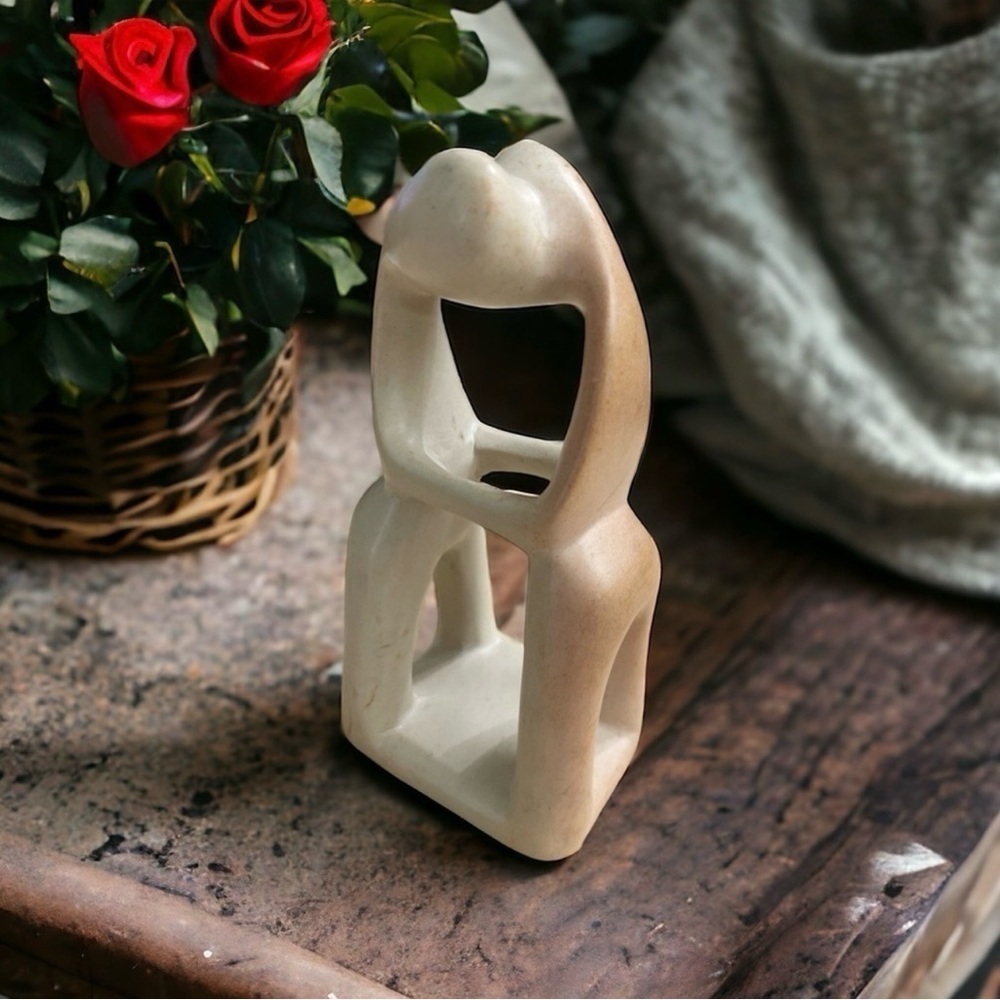 Handcarved Kisii Ware
Soapstone Kissing Hugging
Figures Figurine made in Kenya
